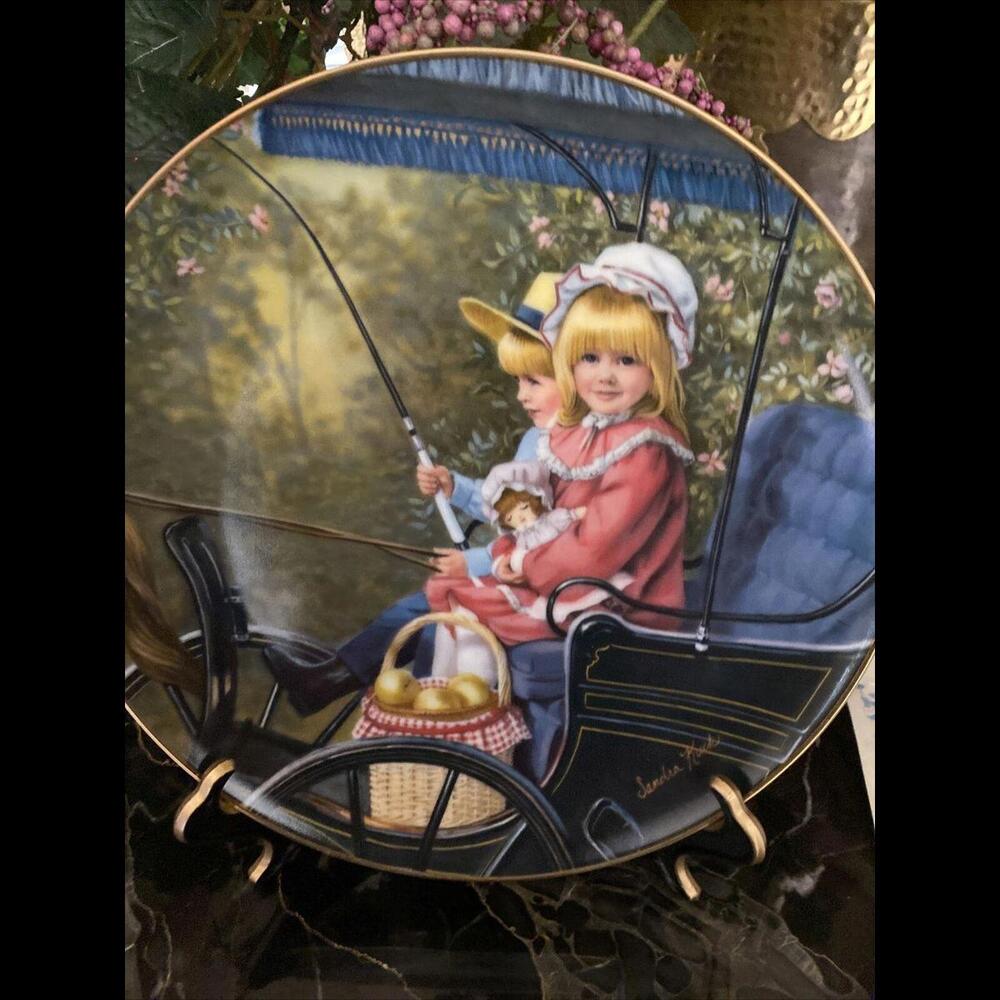 👸🏼The Surrey Ride Sandra Kuck Reco 1984 Days Gone By Plate Collection